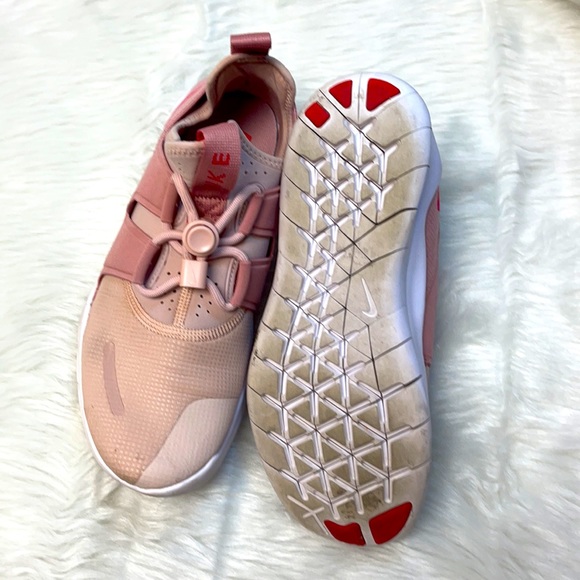 ❤️NIKE RUNNING SHOE❤️ - Picture 3 of 6